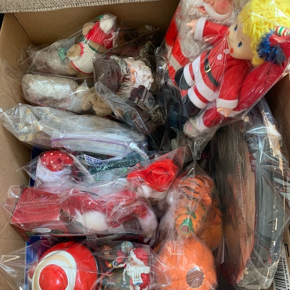 $8 for 3 kNic-knac bags of used toys/decor & more excellent 4 resellers - Picture 14 of 16